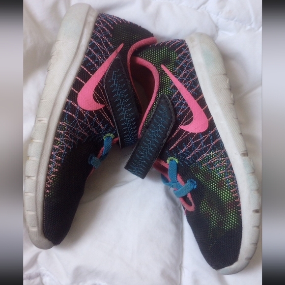 Nike Kids' Black and Pink Sneakers with Blue Accents - Picture 2 of 6